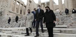 Λίνα Μενδώνη / Απίστευτη πρόκληση για τη μετατροπή της Ακρόπολης σε ντεκόρ ντεφιλέ