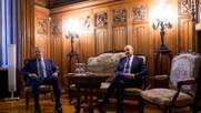 Μα να μην πει στον κ. Δένδια για την εισβολή;