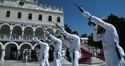 «Κυνήγι» σε εστίαση και υγειονομικούς, υποκρισία για εκκλησίες και ενστόλους
