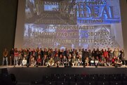 «Τίτλοι» τέλους για το Ιντεάλ μετά από 100 χρόνια- Η συγκινητική φωτογραφία των δημοσιογράφων