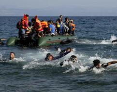 «Κτηνωδία κατά της ανθρωπότητας»: Το ελληνικό λιμενικό πετάει ανθρώπους στη θάλασσα