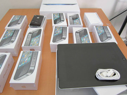 Συνελήφθησαν στην Πάτρα, τρεις ημεδαποί που πωλούσαν απομιμήσεις ηλεκτρονικών συσκευών ως γνήσιες 
