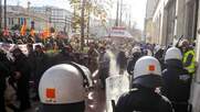 Ένταση στην συγκέντρωση υγειονομικών: Επέμβαση ΜΑΤ κατά διαδηλωτών [Βίντεο + Φωτο]