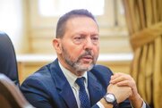 Στουρνάρας για ακρίβεια: Νοικοκυριά κι επιχειρήσεις έχουν αποταμιεύσεις