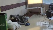 Εικόνες ντροπής στον «Ευαγγελισμό»: Εξουθενωμένοι υγειονομικοί κοιμούνται στο πάτωμα