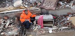 Σεισμός Τουρκία / Λύγισε ο φωτογράφος για το σπαρακτικό κλικ με τον πατέρα και τη νεκρή κόρη