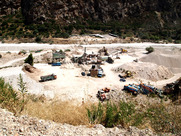 ΘΑ ΑΦΗΣΟΥΜΕ ΝΑ ΚΑΤΑΣΤΡΕΨΟΥΝ ΤΟΝ ΤΟΠΟ ΜΑΣ  ( ΠΟΤΑΜΙΑ ΚΑΙ ΑΚΤΕΣ ) ΓΙΑ ΜΙΑ ΧΟΥΦΤΑ ΕΥΡΩ;