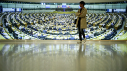 Ευρωκοινοβούλιο: Πέρασε η οδηγία κατά SLAPPs σε βάρος δημοσιογράφων
