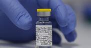 Η Ε.Ε. υπέγραψε συμβόλαιο για έως 200 εκατ. δόσεις εμβολίου της Novavax