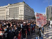 Απεργία εκπαιδευτικών: Όχι μπάζα τα σχολεία, όχι μπάζα τα μυαλά