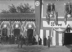 Ο υποχρεωτικός σημαιοστολισμός δημοσίων υπηρεσιών, καταστημάτων και οικιών το 1937
