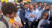 Έντονες αποδοκιμασίες στην Σακελλαροπούλου: «Ντροπή σας – Κάνετε τυμβωρυχία» (video)