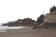 Παραλία Μούτελης: «Είναι κακό στην άμμο να χτίζεις παλάτια»…