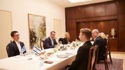 Η ελληνική δημοσιογραφία ως… φύλλο συκής για την οικογένεια Μητσοτάκη