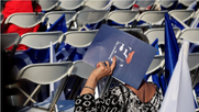 Παρίστανται (;) και χαιρετίζουν (;)
