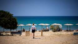 Η εξαντλητική εργασία χιλιάδων εργαζομένων του ελληνικού τουρισμού