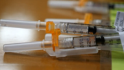 «Ναι» από το Ευρωκοινοβούλιο στην άρση της πατέντας των εμβολίων