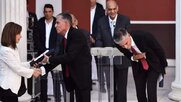 Η χώρα που κατρακυλάει στην ελευθερία του Τύπου απονέμει βραβείο δημοσιογραφίας στον Ευαγγελάτο