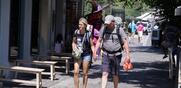 Κορωνοϊός / Οι τουρίστες απουσιάζουν στην καταγραφή των κρουσμάτων