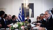 Σκηνικό παροχών και προεκλογικής περιόδου