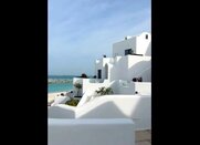 Η Κίνα έφτιαξε τη δική της Σαντορίνη με 1 δισ. ευρώ – Δείτε βίντεο από το θέρετρο που θυμίζει Οία (Video)