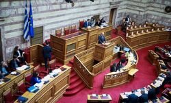 Υπερψηφίστηκε το «σπάσιμο» του ασυμβίβαστου βουλευτών - υποψήφιων ευρωβουλευτών
