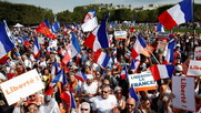 Γαλλία: Xιλιάδες στους δρόμους ενάντια στο “πιστοποιητικό υγείας”