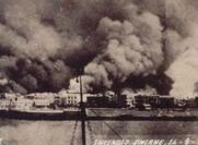 Στις  27 Αυγούστου 1922 τα τελευταία ελληνικά τμήματα εγκαταλείπουν τη Σμύρνη