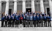 Κυβέρνηση γόνων, γαμπρών κι ανιψιών αποφασίζει και διατάζει