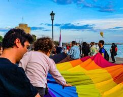 10+1 εικόνες ενός πολύχρωμου κόσμου: To αυτοοργανωμένο Pride φωτίζει τη Θεσσαλονίκη (pics)
