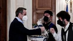 Προσοχή! Ο Κυριάκος Μητσοτάκης έρχεται για ποδαρικό!