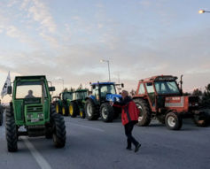 Αίγιο:  “Μπλόκο” από τους αγρότες στην παλαιά εθνική οδό  Πάτρας – Αθήνας και στα δύο ρεύματα