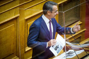 Έχασε τον έλεγχο στη Βουλή ο Κυριάκος Μητσοτάκης και ούρλιαζε – Τρομερή ένταση (video)