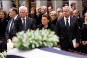Στήλη Άλατος: Το πόρισμα του Ράμμου για τις υποκλοπές που φοβίζει το Μαξίμου, Βουλευτές της ΝΔ φοβούνται κατάρρευσή και τον Τσίπρα πρώτο, ο Άδωνις που την “πάτησε” με τον Νίκο Παππά, το φιλοβασιλικό κόμμα δεκανίκι και η αναβαθμισμένη Πόπη
