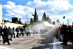 ΠΕΡΙ «ΑΝΟΜΙΑΣ» ΚΑΙ «ΑΤΙΜΩΡΗΣΙΑΣ»: ΤΟ ΓΛΩΣΣΑΡΙ ΤΗΣ ΕΞΟΥΣΙΑΣ ΚΑΙ Η ΠΕΡΙΠΤΩΣΗ ΤΩΝ ΦΟΙΤΗΤΙΚΩΝ ΚΙΝΗΤΟΠΟΙΗΣΕΩΝ