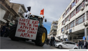 Δυναμώνουν τα μπλόκα των αγροτών, συμβολικοί αποκλεισμοί εθνικών οδών