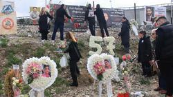 Σύζυγος θύματος Τεμπών ζητά παρέμβαση Αρείου Πάγου για τρεις δικαστικούς