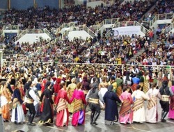 Χιλιάδες θεατές παρακολούθησαν το 9ο Πανελλαδικό Φεστιβάλ Ποντιακών Χορών