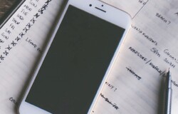 Οι screenagers διαβάζουν και έγχαρτα βιβλία