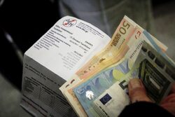 Ερώτηση του ΣΥΡΙΖΑ στην Κομισιόν για τη ρήτρα αναπροσαρμογής – «Παραβιάζεται το ευρωπαϊκό δίκαιο»