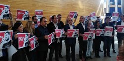 «Ο Παύλος ζει, έξω οι ναζί»: Διαμαρτυρία στο Ευρωκοινοβούλιο για τον Φύσσα