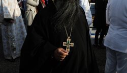 Προφυλακιστέοι δύο ιερείς που κατηγορούνται για βιασμό 19χρονου ΑμεΑ στα Χανιά