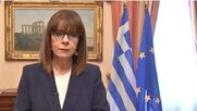 Zούμε σε δυστοπία. Και η μόνη που μπορεί να μας βγάλει, αδρανεί – φοβισμένη και η ίδια