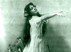 Θεώνη Δρακοπούλου (1885-1968), ηθοποιός και ποιήτρια, γνωστή και με το ψευδώνυμο Μυρτιώτισσα