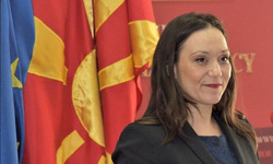 Υπουργός επανέφερε πινακίδα με την ονομασία «Δημοκρατία της Μακεδονίας»...