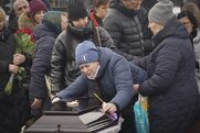 Ουκρανία – Ρωσία: Δύο χρόνια μετά την εισβολή – Εκατοντάδες χιλιάδες νεκροί άμαχοι και στρατιώτες