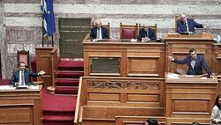 Όλοι εναντίον του Μητσοτάκη που καταρρέει μέσα σε αποτυχία, σήψη, σκάνδαλα και τα αδιέξοδα – Ο Τσίπρας σπεύδει να καλύψει το κενό, αλλά είναι μόνος – Ηγετικές πρωτοβουλίες περιμένουν οι πολίτες