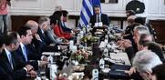 Σκάνδαλο υποκλοπών / Ξεμένει από επικοινωνιακά χαρτιά ο Μητσοτάκης