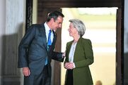 Η πίσω πόρτα του Μητσοτάκη