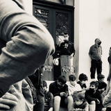 Οι νέοι με τα πρησμένα πόδια που τους έλεγαν αλήτες